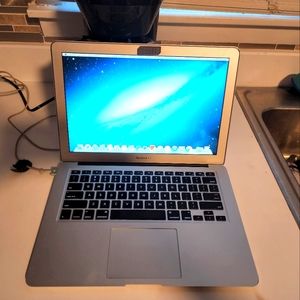 Apple Macbook Air